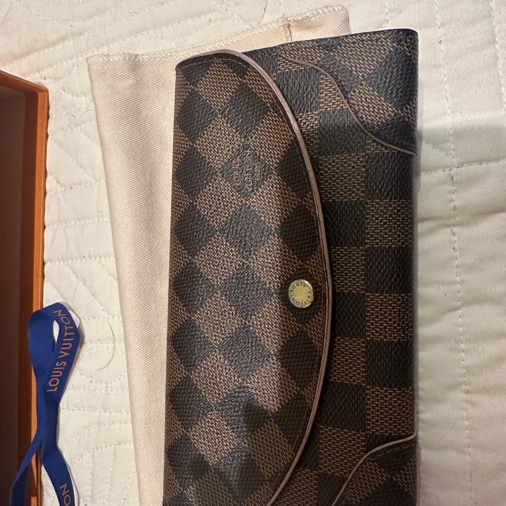 Louis Vuitton caisa bifold damier wallet